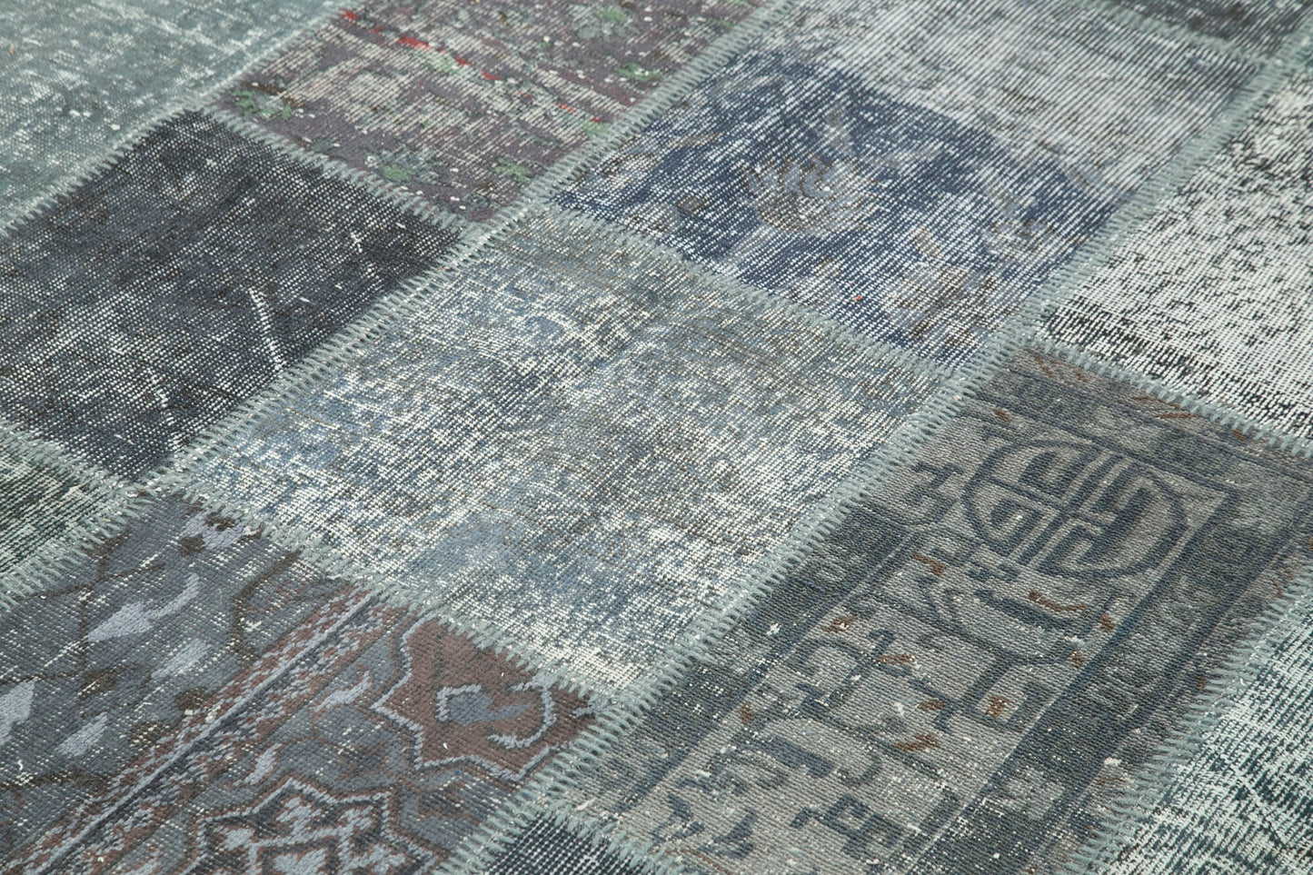 7x10 Grey Patchwork Rug - 24074