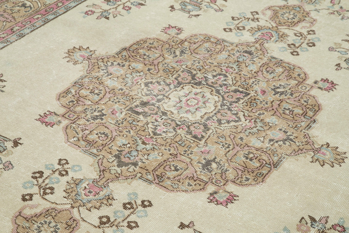 6x10 Beige Turkish Vintage Area Rug - 25054
