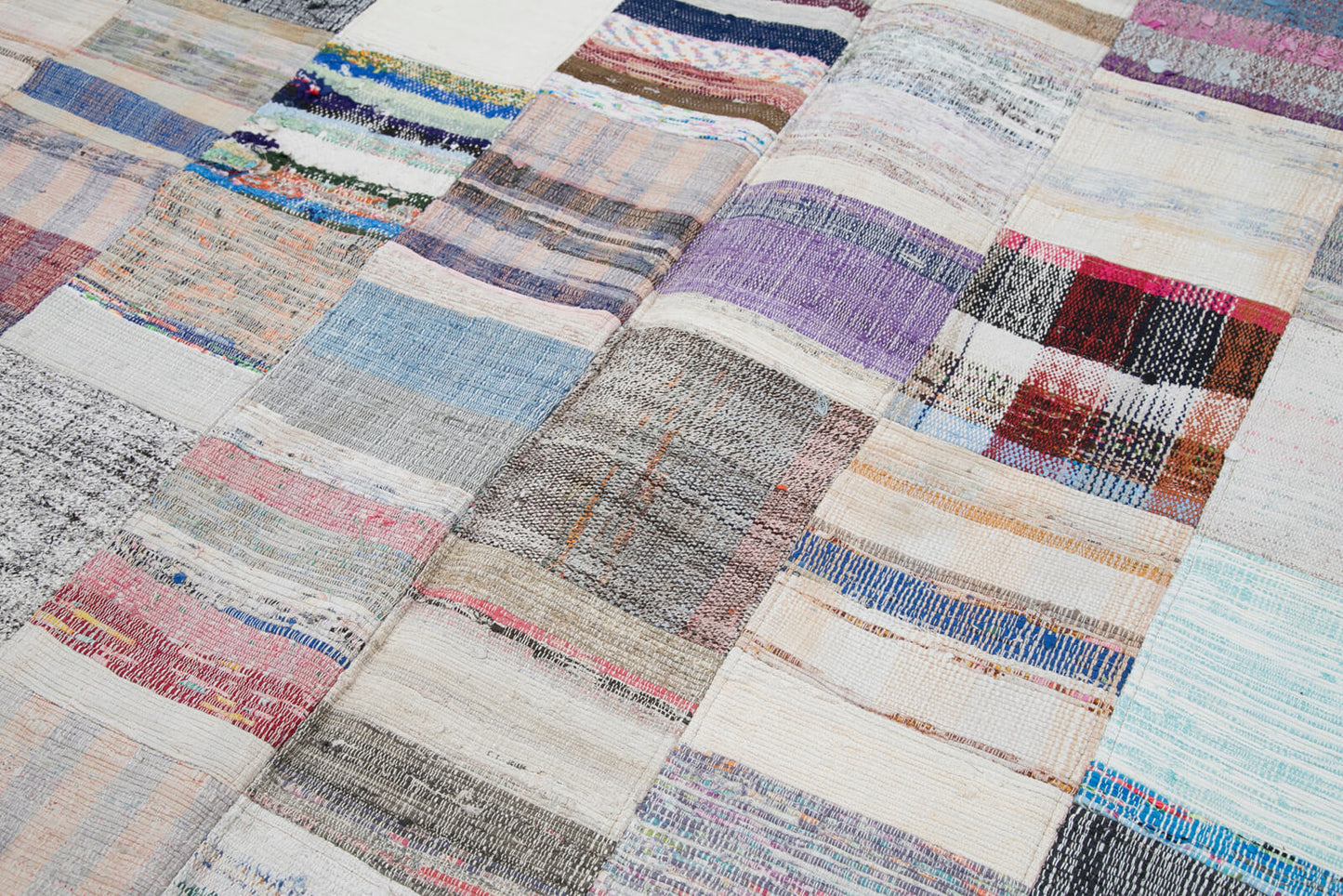 7x10 White Kilim Patchwork Rug - 30370