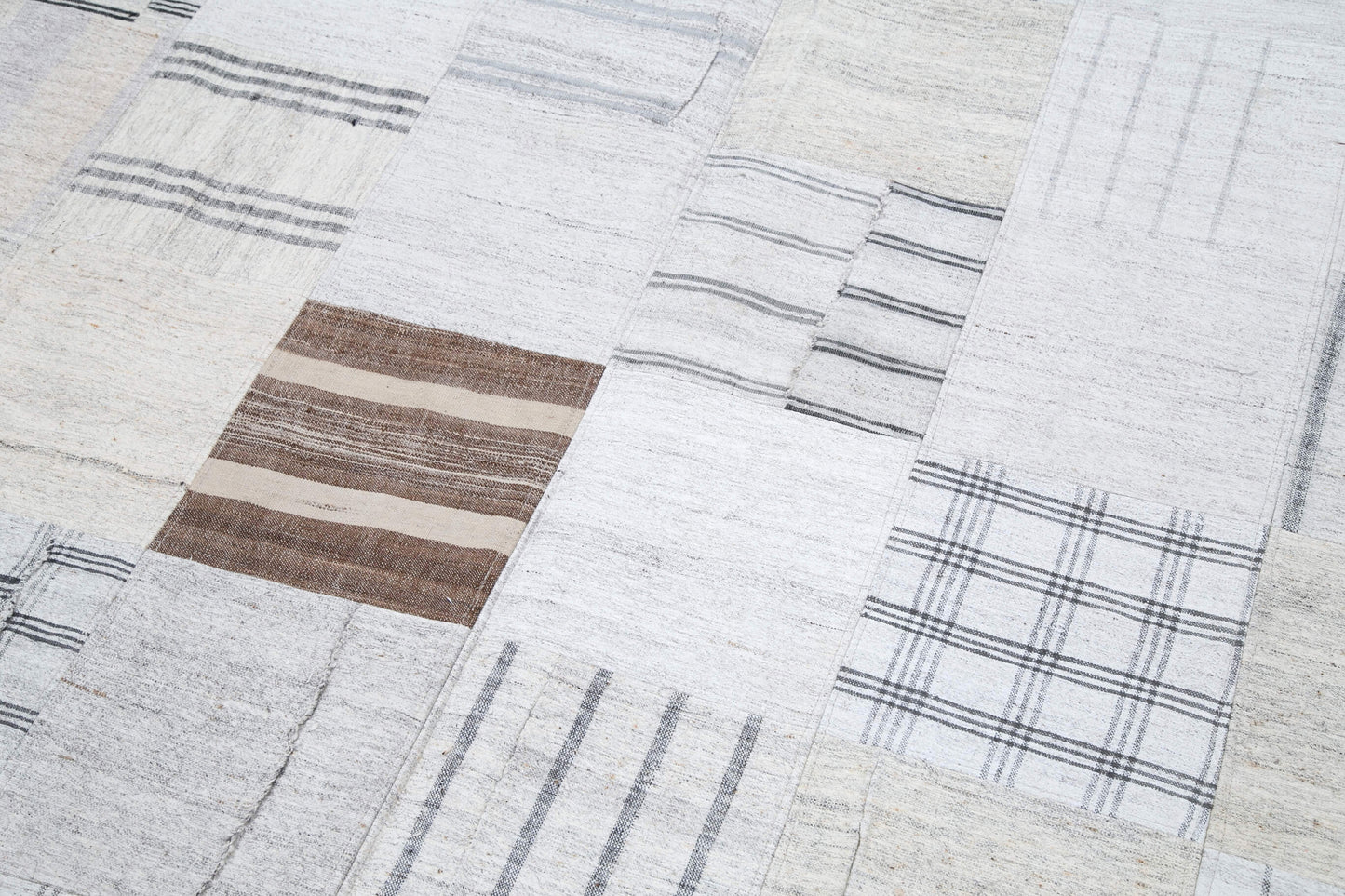 8x10 White Kilim Patchwork Rug - 30540