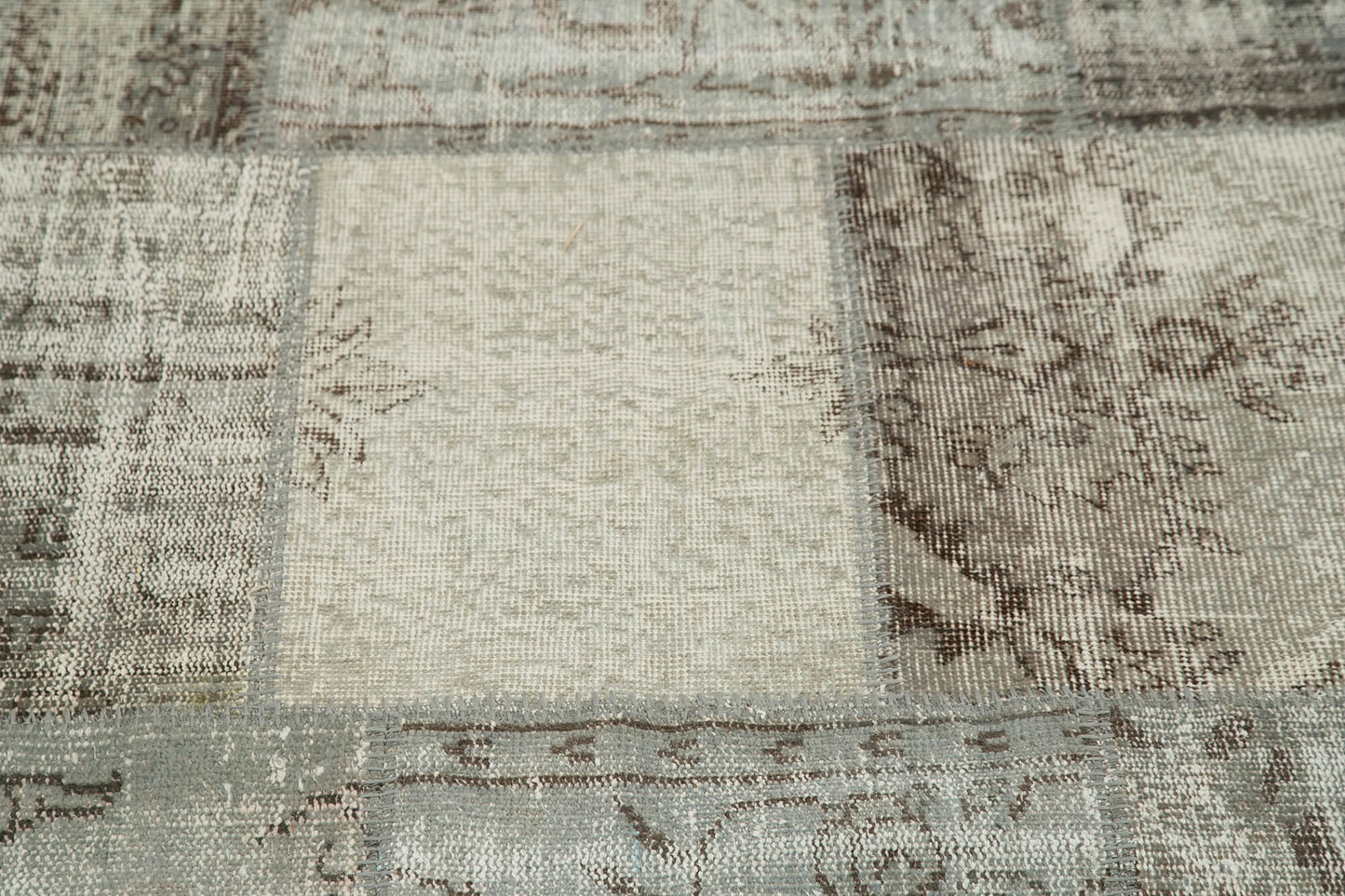 7x7 Grey Round Patchwork Rug - 38684