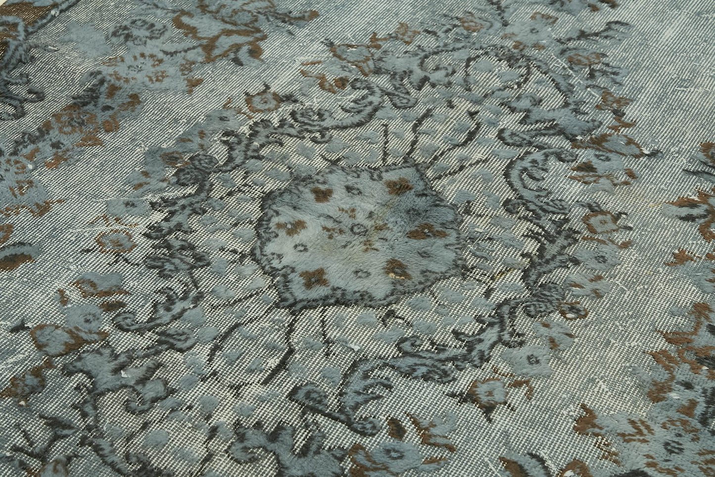 5x9 Vintage Hand-Carved Turkish Rug - 47044