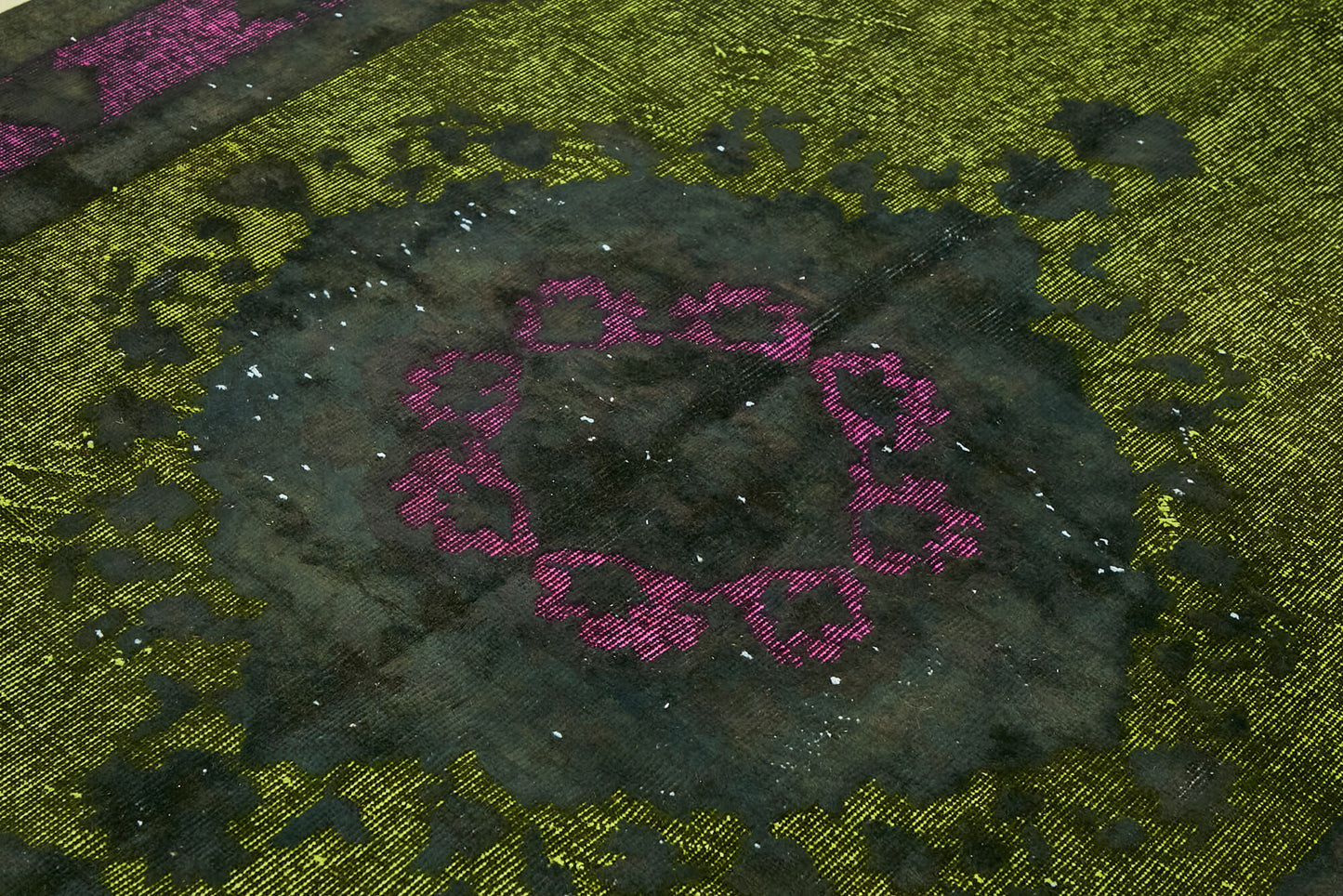 5x9 Vintage Hand-Carved Turkish Rug - 47065