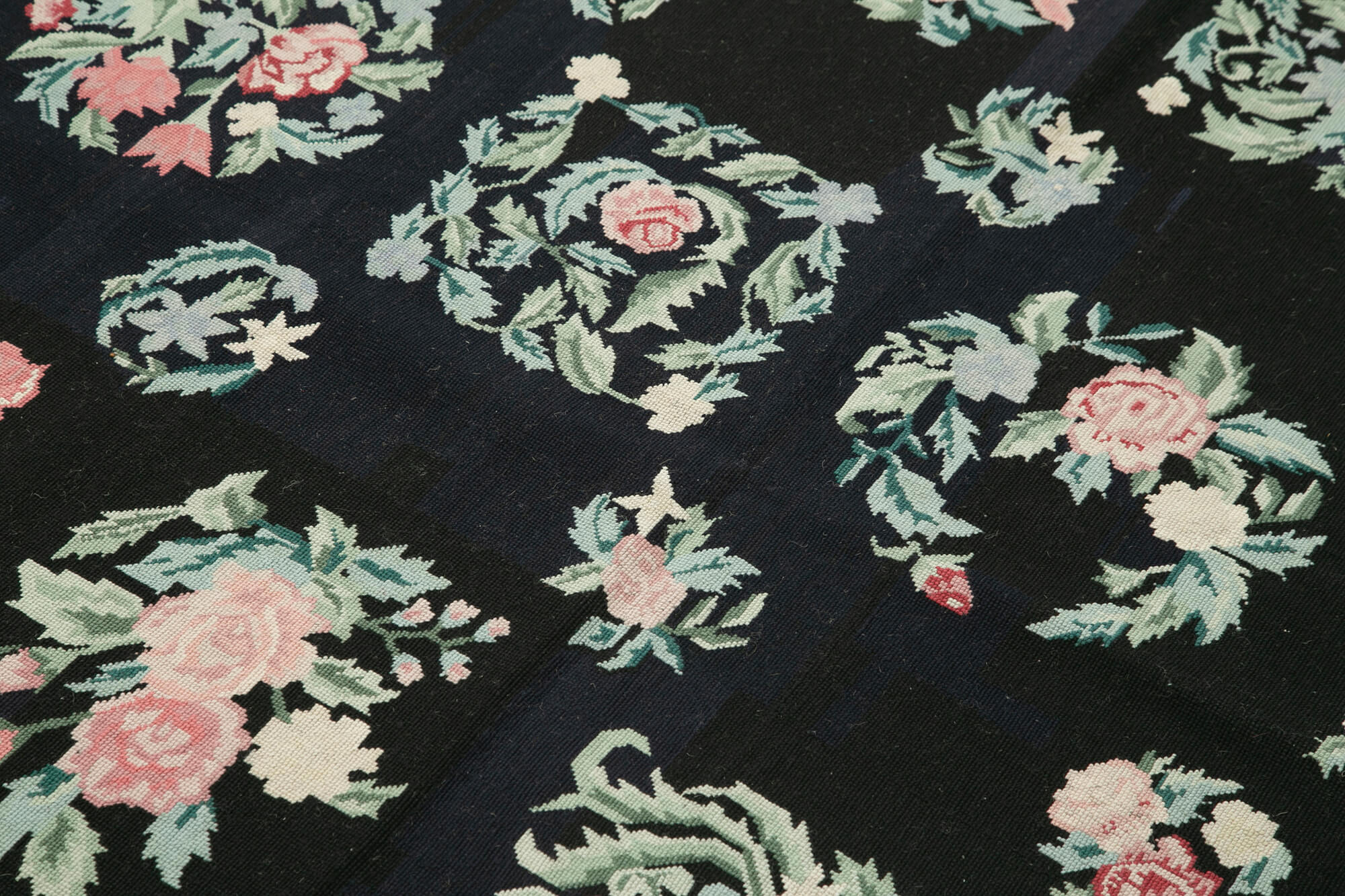 6x9 Black Needlepoint Kilim Rug - 22095