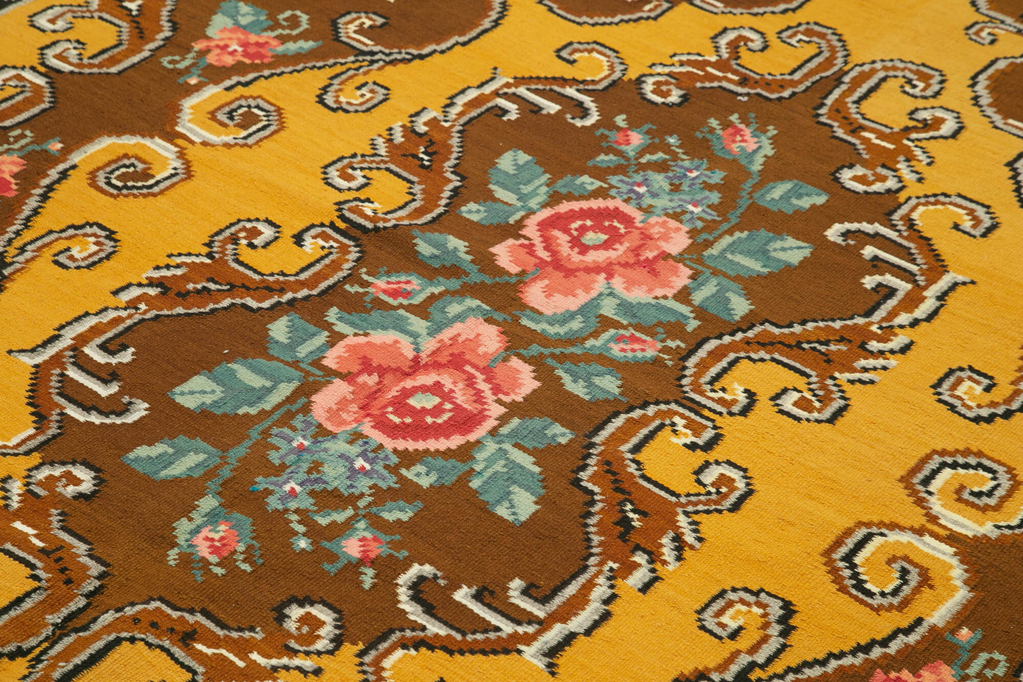 6x9 Brown Vintage Moldovan Kilim Rug - 23401