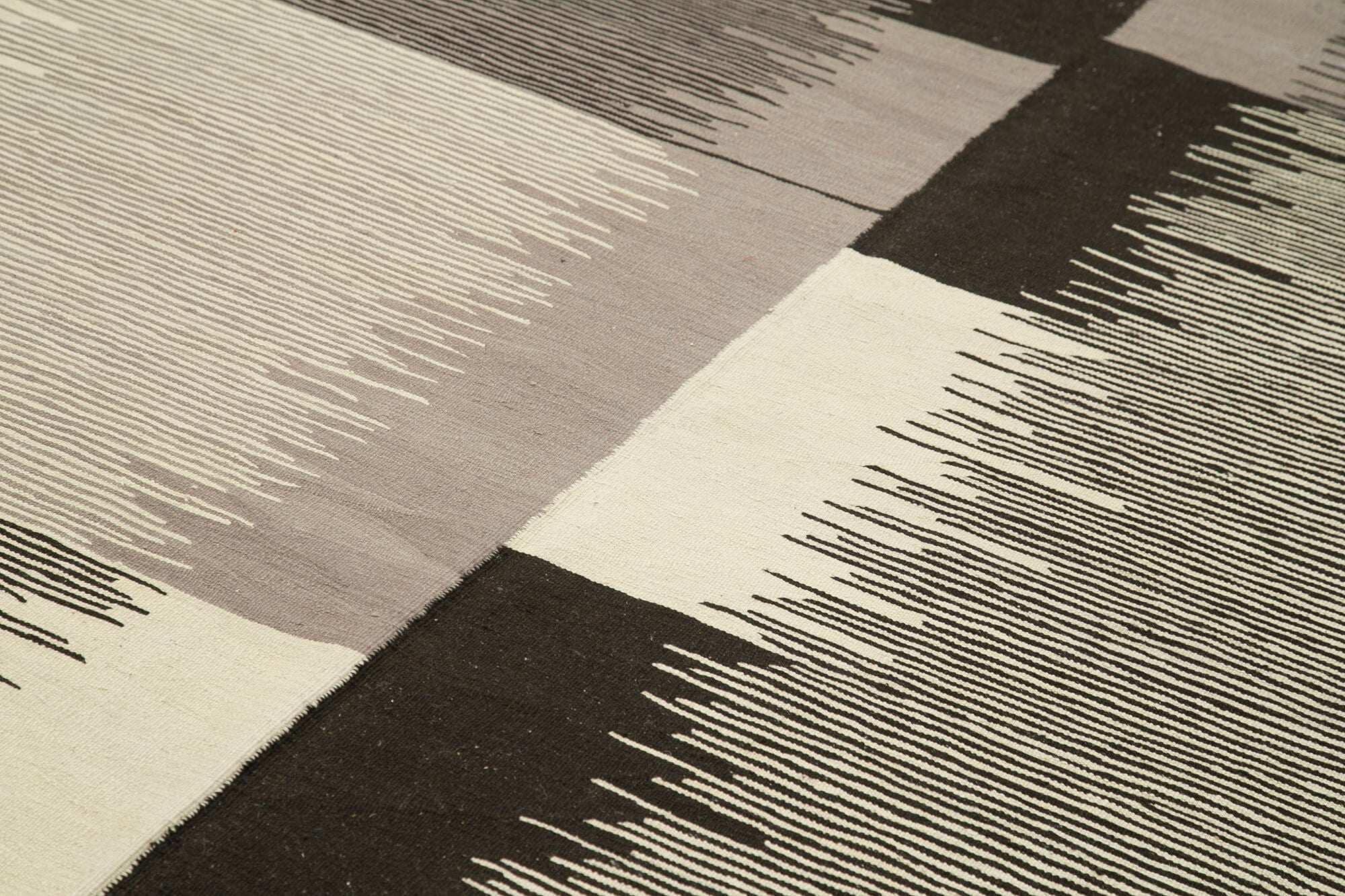 7x11 Black Contemporary Area Rug - 26939