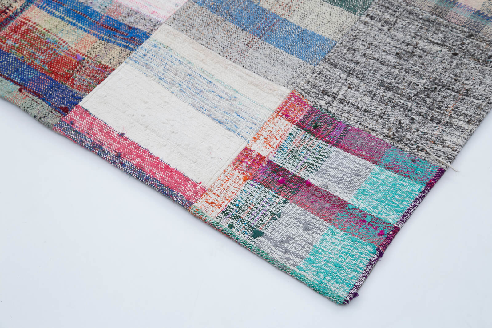 7x10 White Kilim Patchwork Rug - 30328
