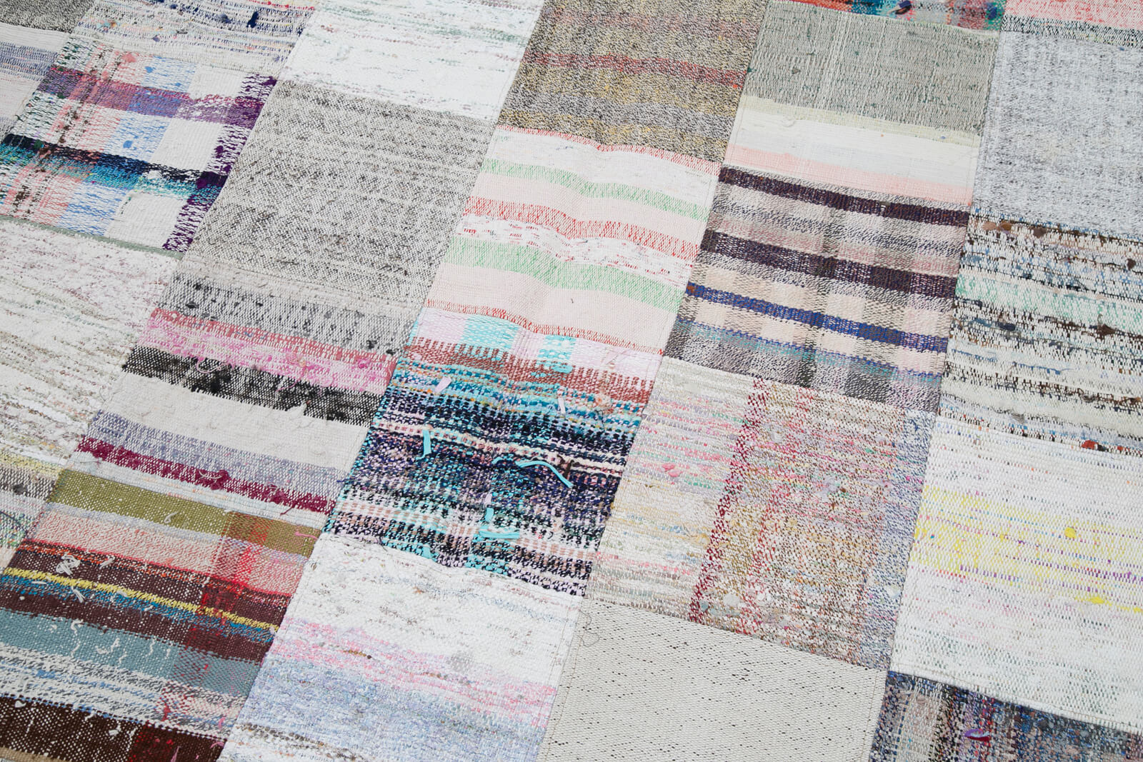 7x10 White Kilim Patchwork Rug - 30328