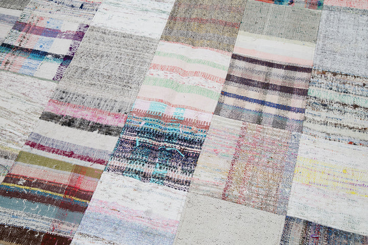 7x10 White Kilim Patchwork Rug - 30328