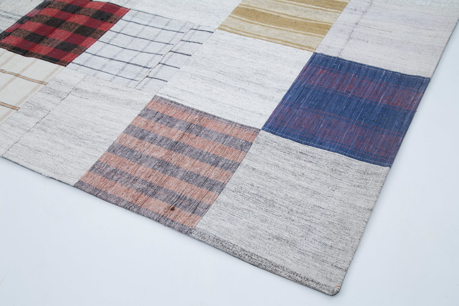 7x10 White Kilim Patchwork Rug - 30350