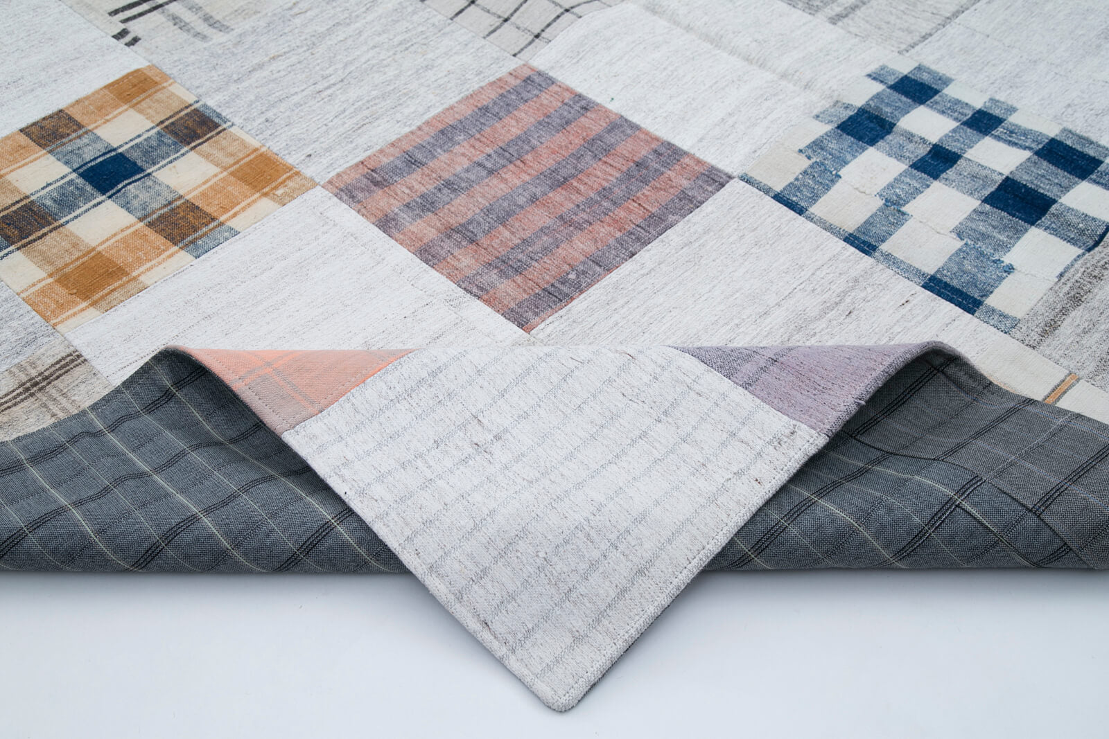7x10 White Kilim Patchwork Rug - 30350