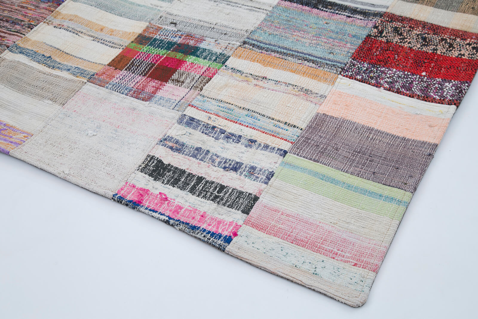 7x10 White Kilim Patchwork Rug - 30370