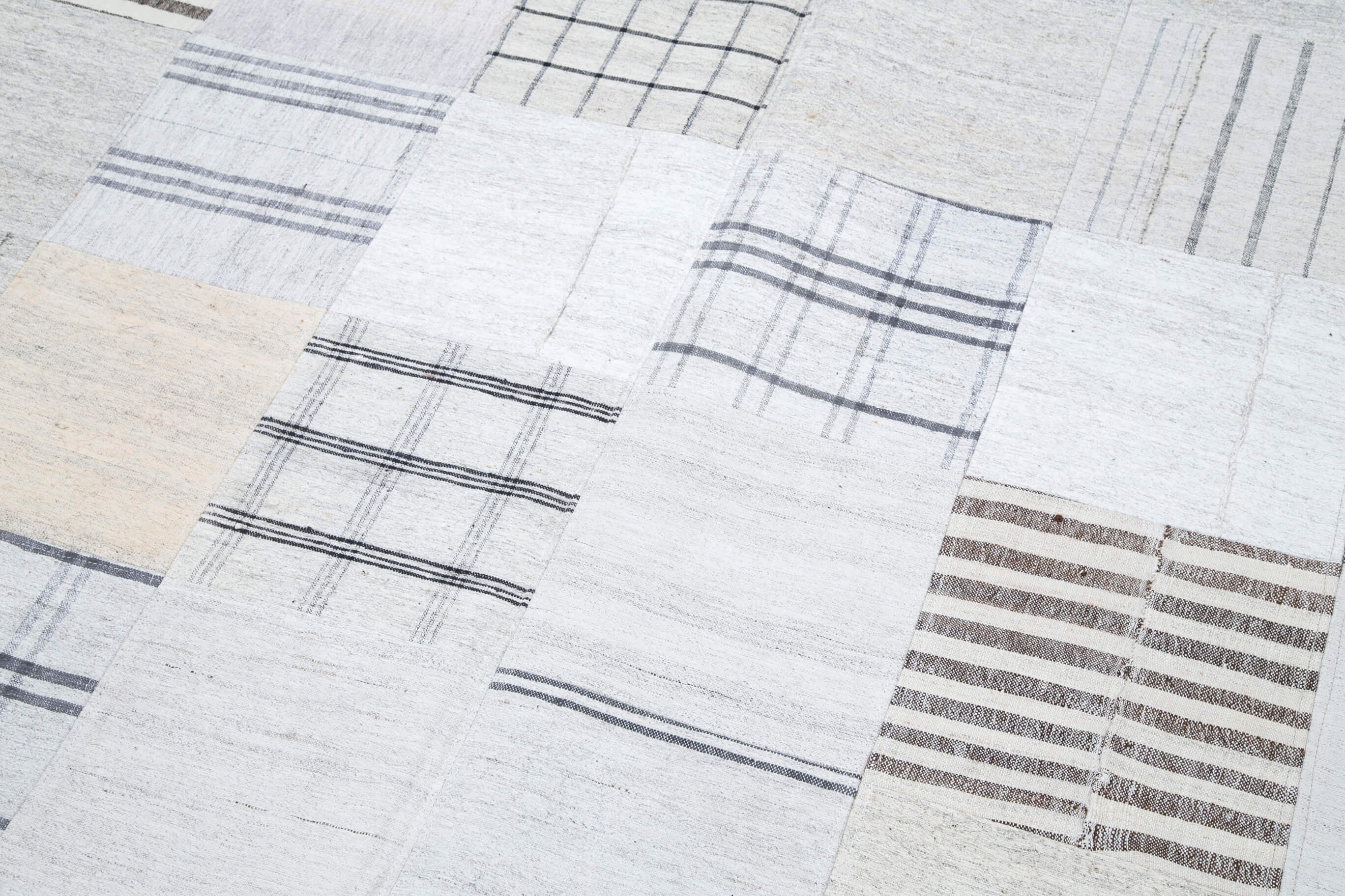 8x10 White Kilim Patchwork Rug - 30534