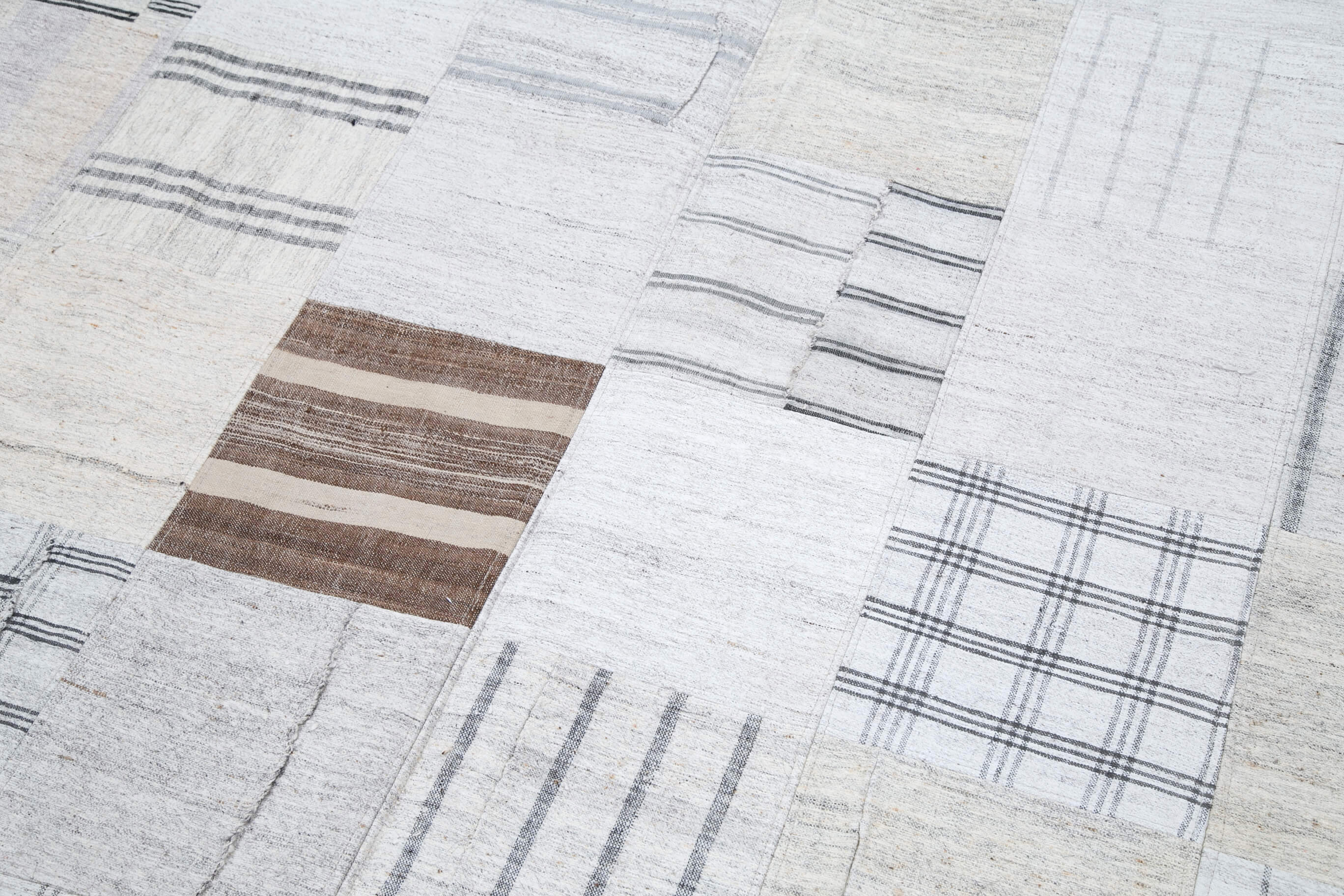 8x10 White Kilim Patchwork Rug - 30540
