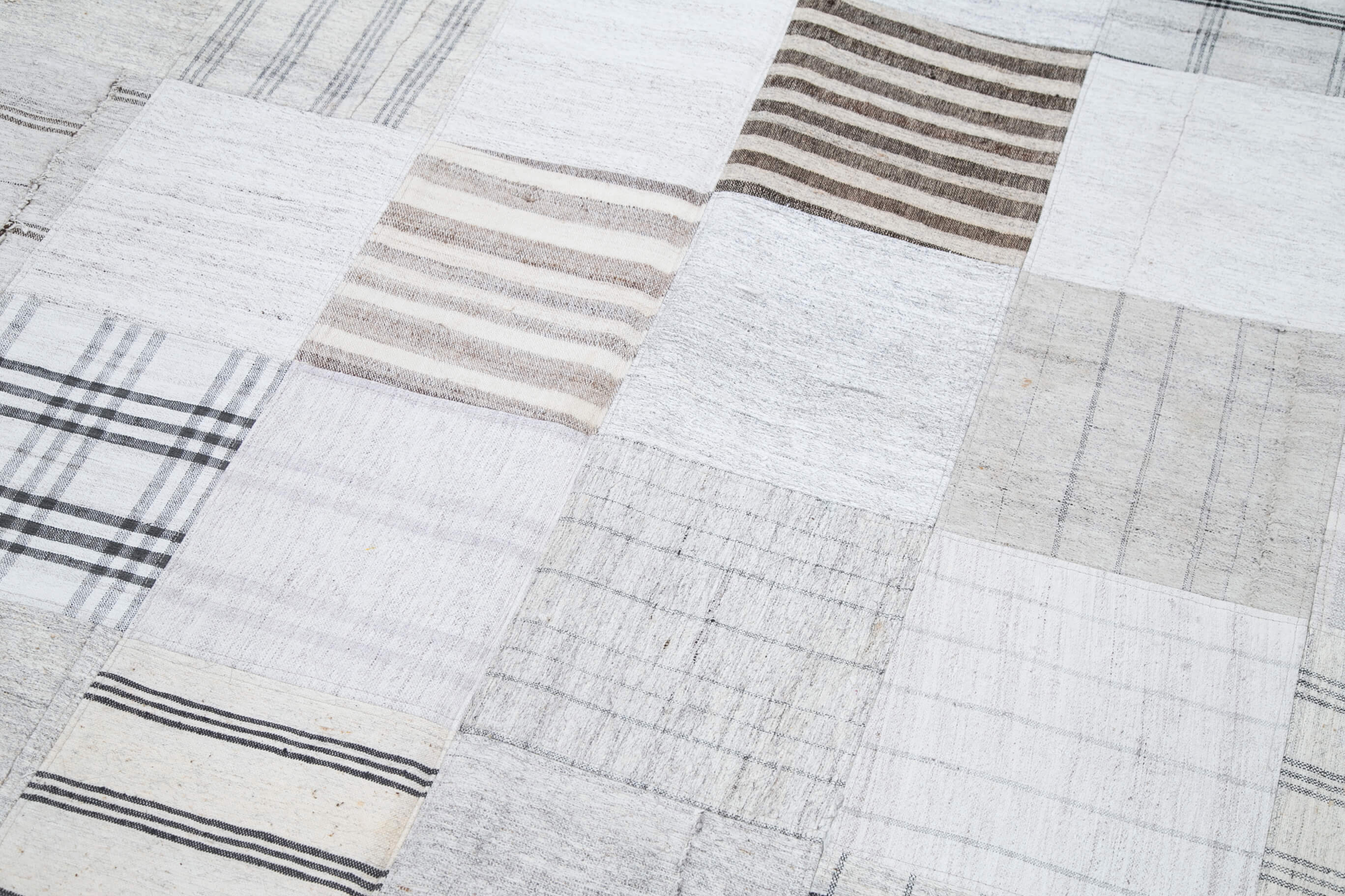 8x10 White Kilim Patchwork Rug - 30544