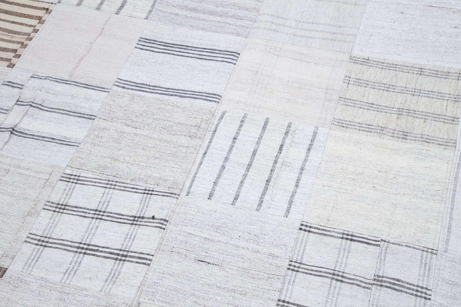 8x11 White Kilim Patchwork Rug - 30570