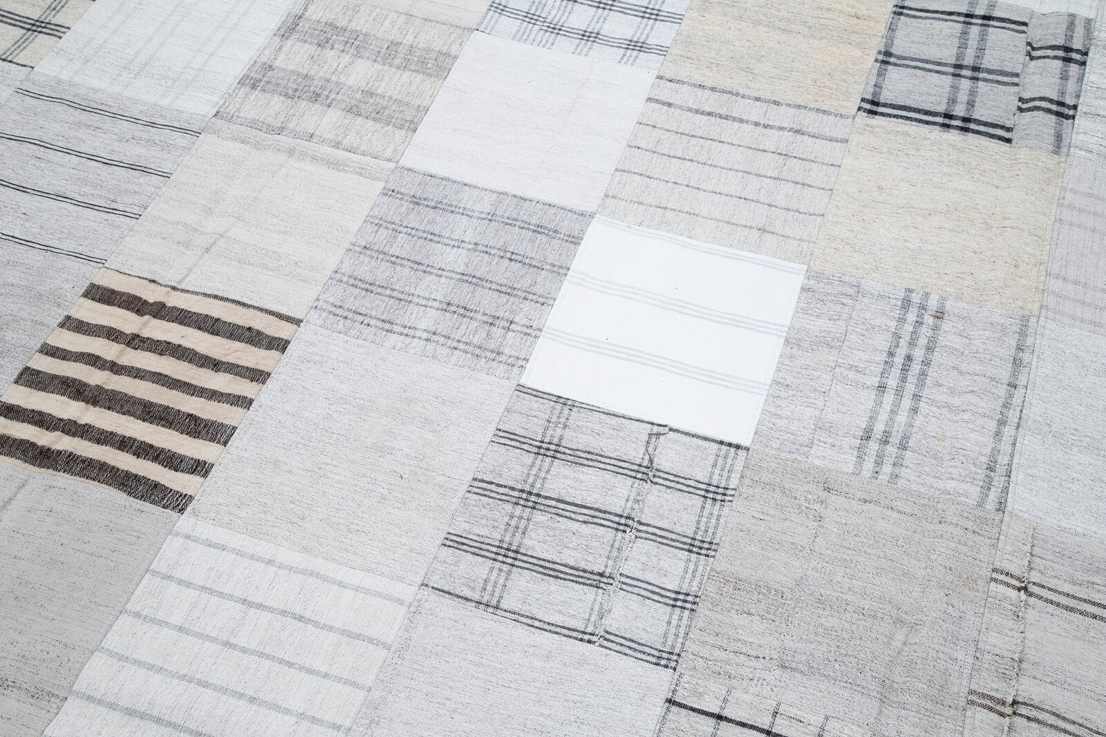 10x13 White Kilim Patchwork Rug - 30572