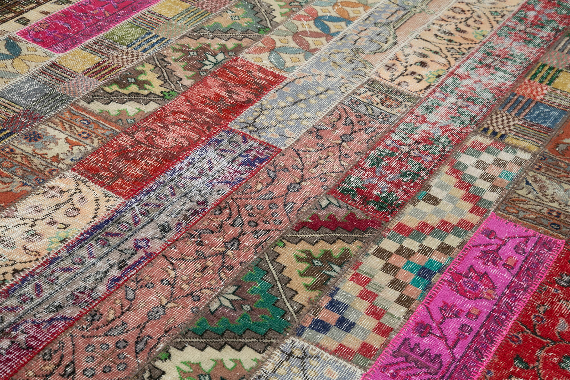 7x10 Red Modern Patchwork Rug - 31013
