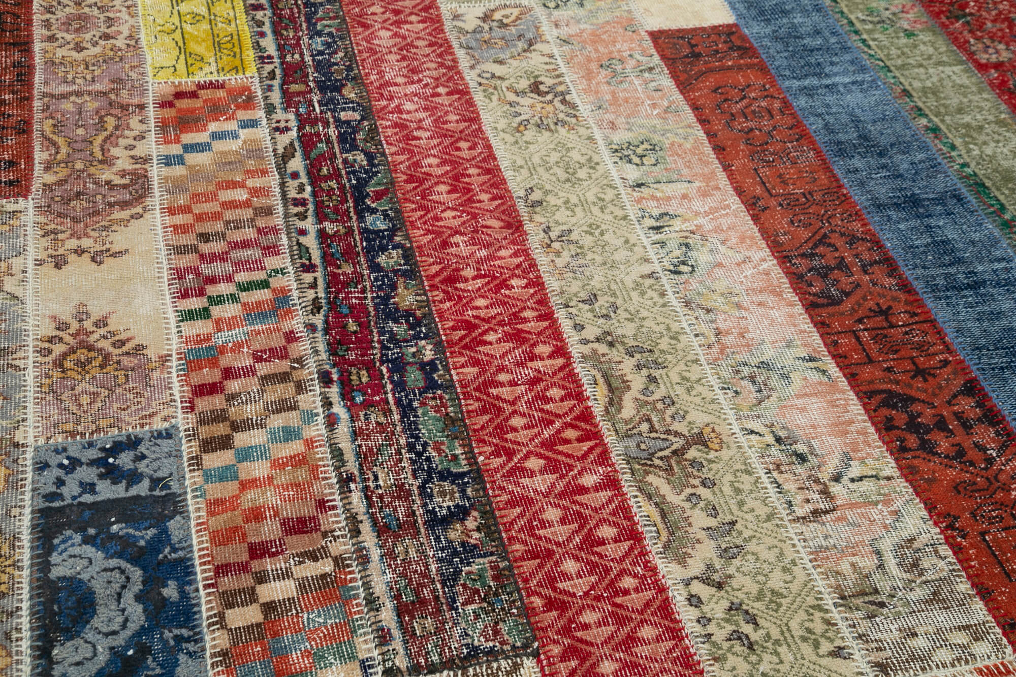 7x10 Multicolor Modern Patchwork Rug - 31026