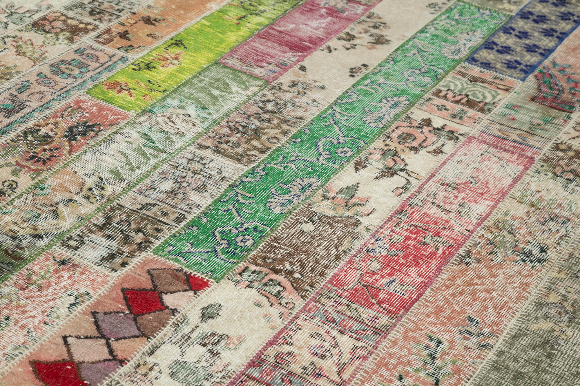 7x10 Red Modern Patchwork Rug - 31028