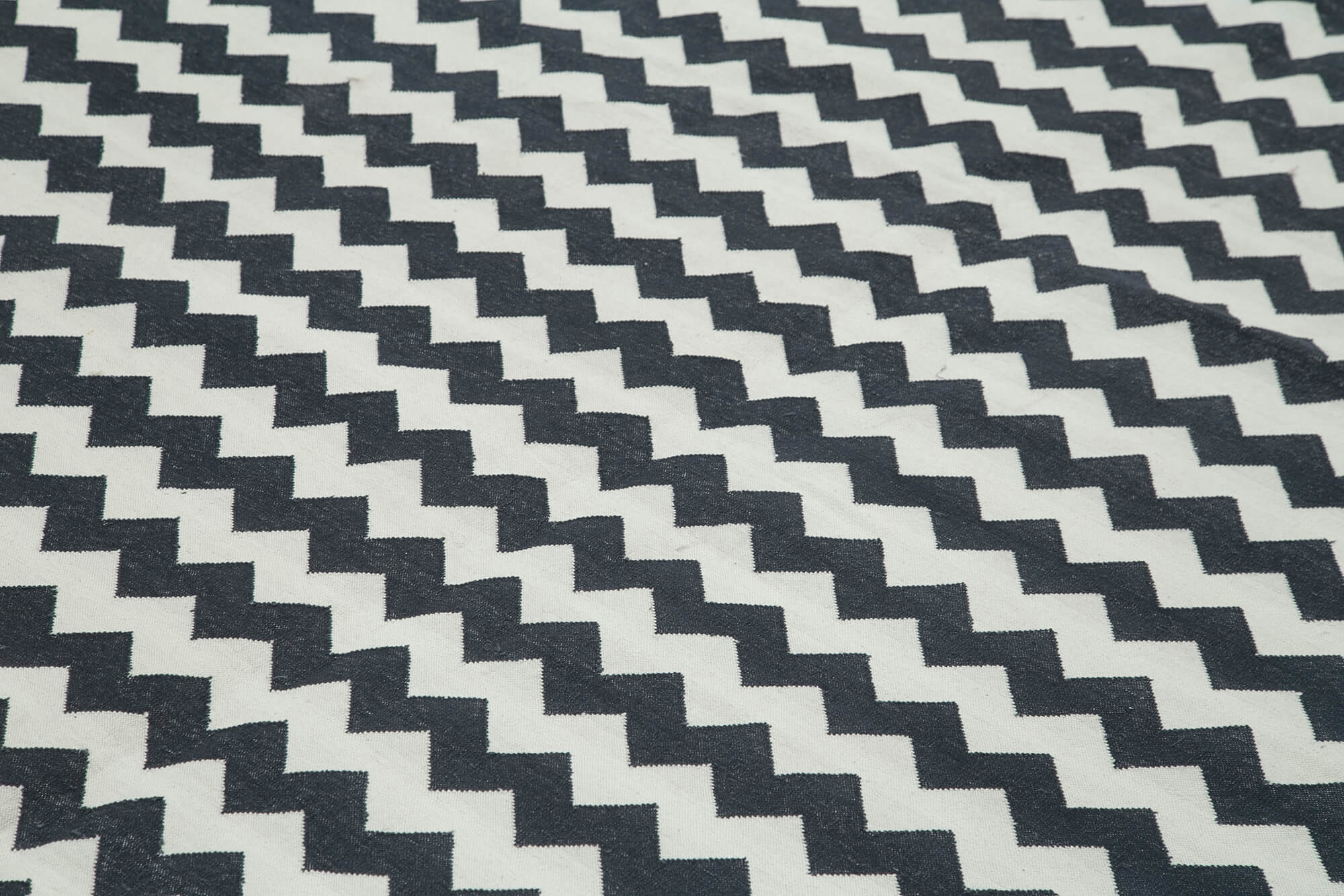 10x14 Black Dhurrie Rug - 32707