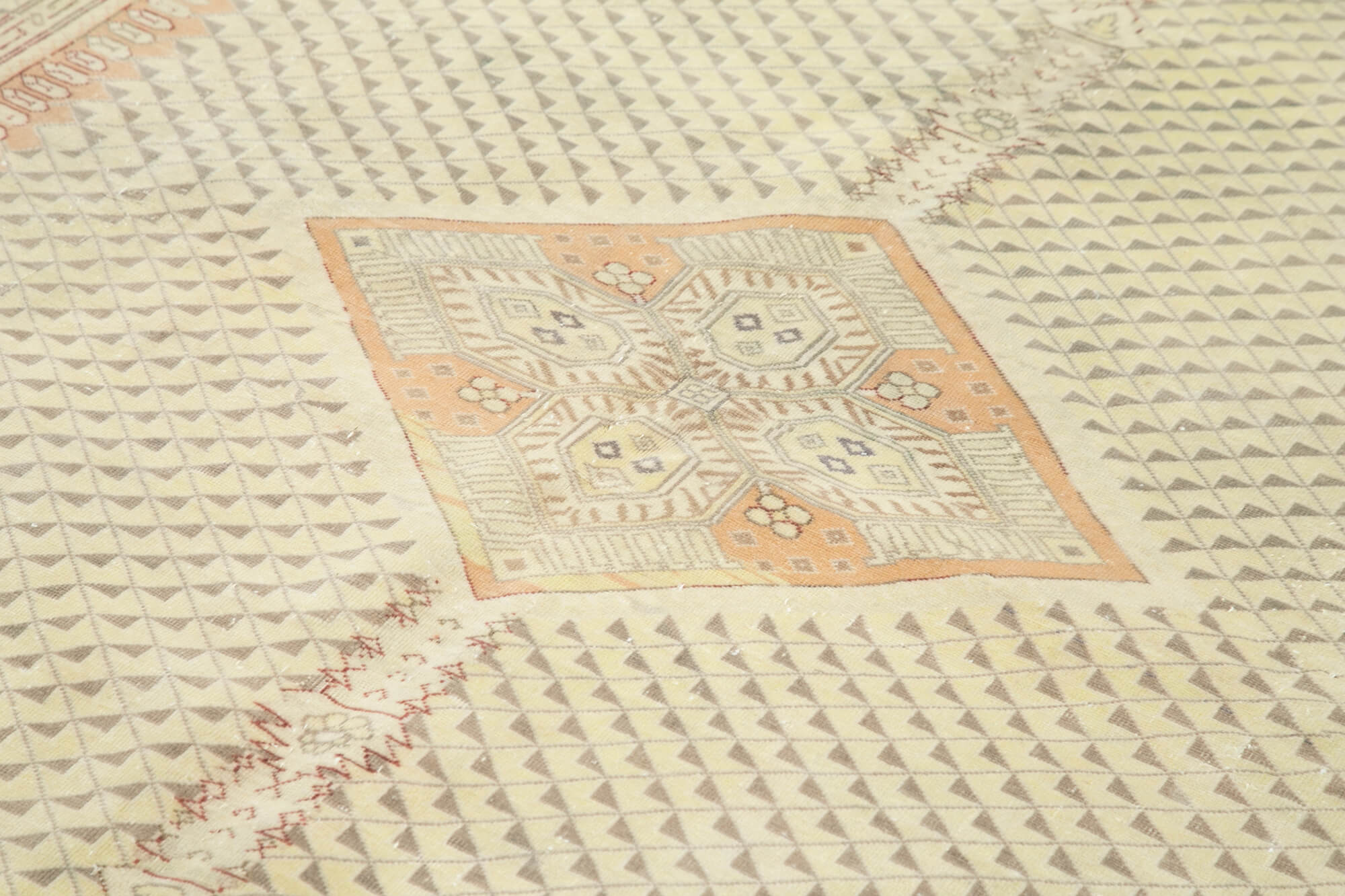 7x9 Beige Vintage Rug - 37916
