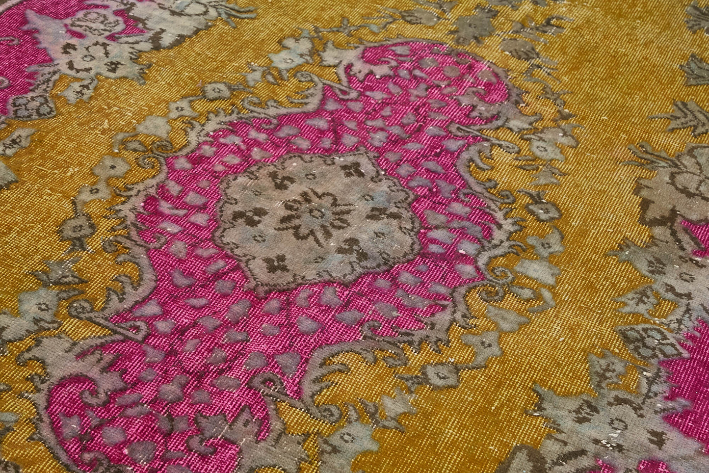 6x10 Vintage Hand-Carved Turkish Rug - 47072