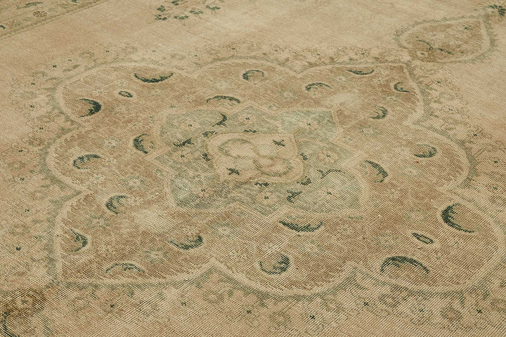 10x13 Handwoven Persian Rug - 49476