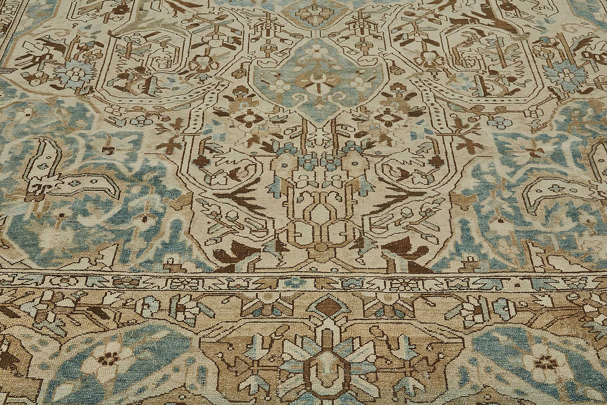 10x16 Beige Antique Persian Bakhtiari Rug - 50125