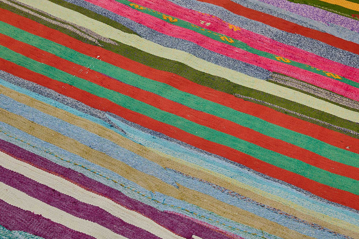 6x9 Handmade Vintage Chaput Kilim Rug - 51821