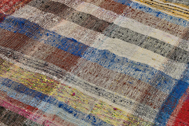 5x9 Handmade Vintage Chaput Kilim Rug - 51832